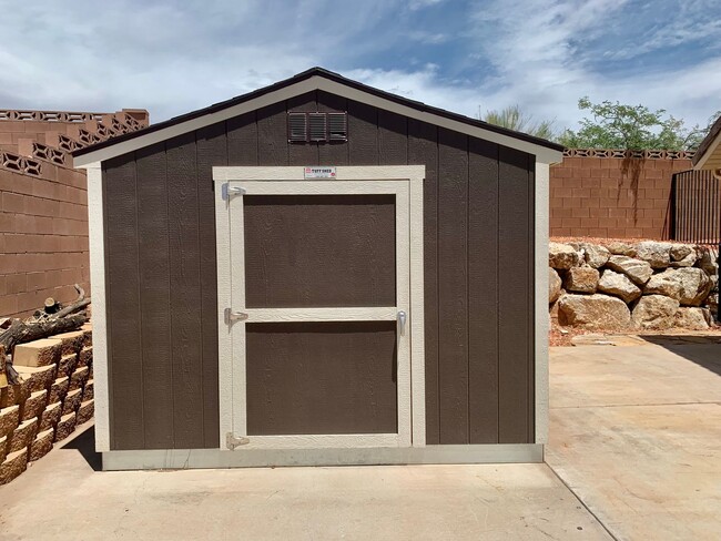 Building Photo - Pet-Friendly Four Bedroom Home with RV par...