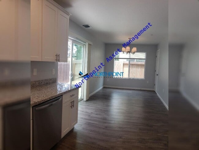 Building Photo - 4 BR/2.5 BA | Newly Renovated Single Family Home | 1-Car Covered Parking | Fully Fenced Backyard
