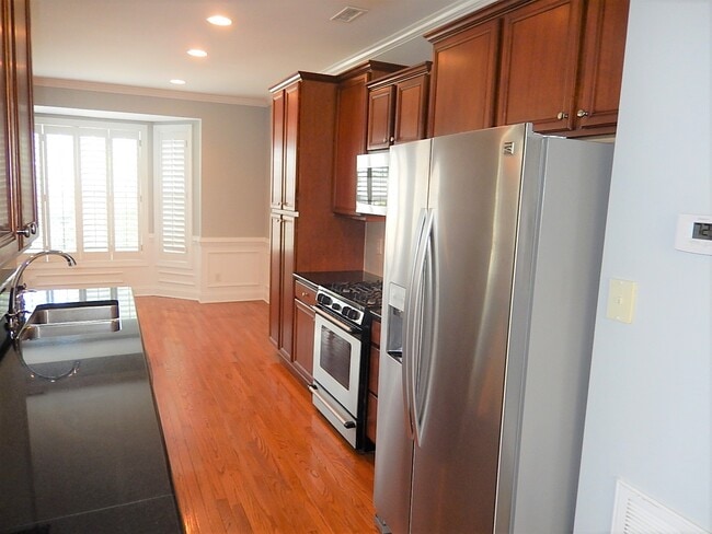 Building Photo - 2927 Imperial Oaks Dr