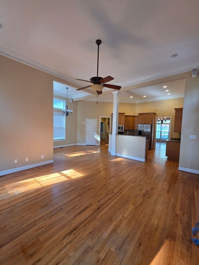 Building Photo - 306 Lochleven Ct