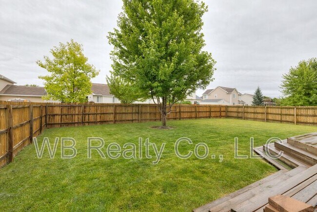 Building Photo - 645 SE Carefree Ln
