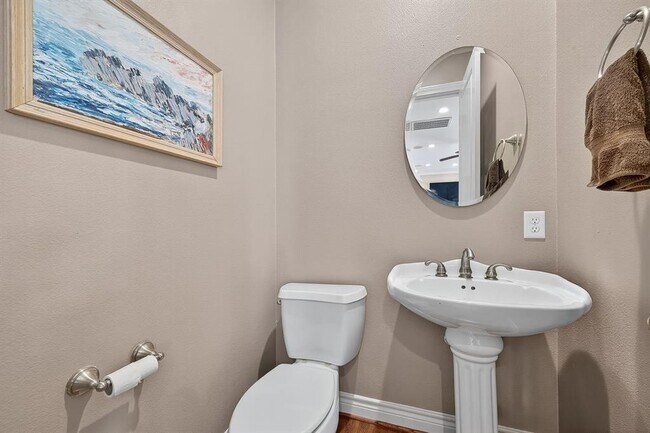 Building Photo - 8904 Lakeshore Bend Dr