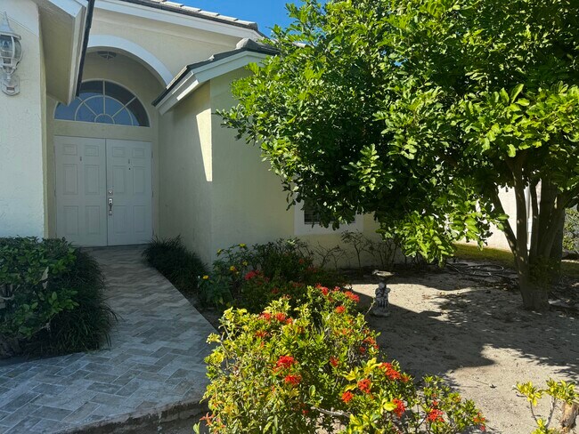 Building Photo - 2014 Normandy Cir