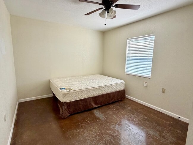 Building Photo - 10240 W Palomino Dr