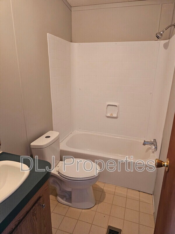 Building Photo - 957 Eslinger Ct