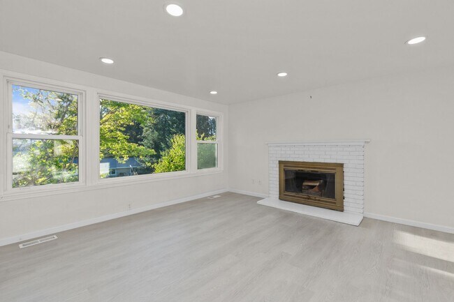 Building Photo - 17723 23rd Ave SE