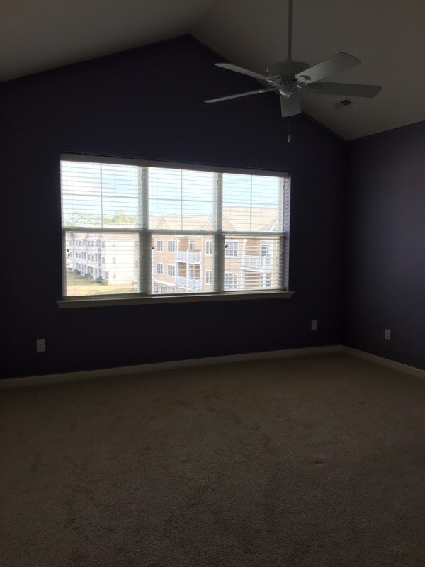 Building Photo - Condo in The Grande at Canal Pointe