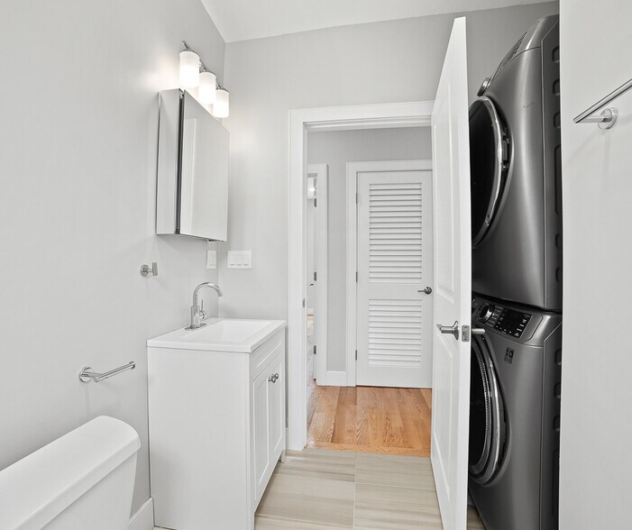 Building Photo - 146 Boston St