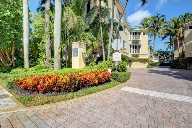 Building Photo - 921 Osceola Dr