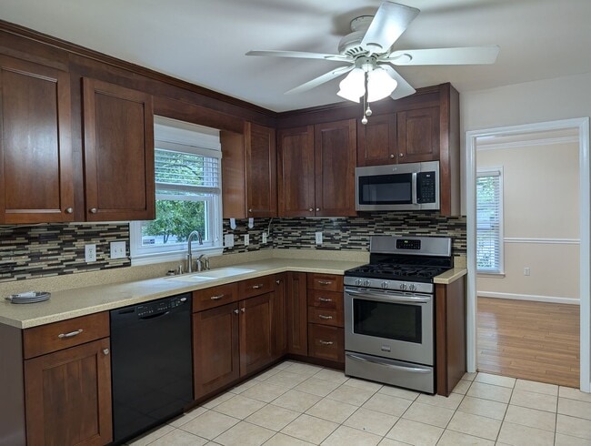 Building Photo - Pristine, 3 bedroom, 2 bath ranch style home located in Sardis Woods!