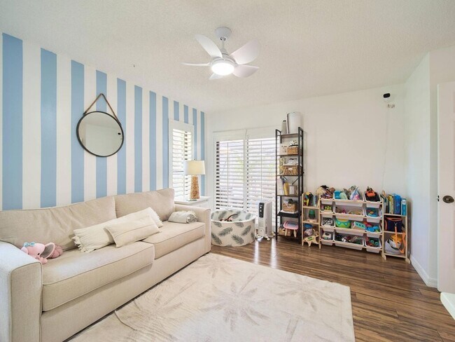 Building Photo - 2281 SW Starling Dr