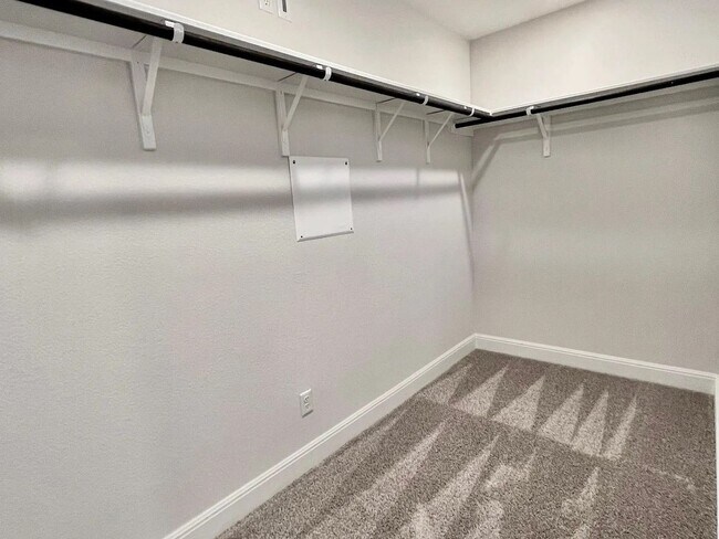 Building Photo - Open Concept Family Dream Home!