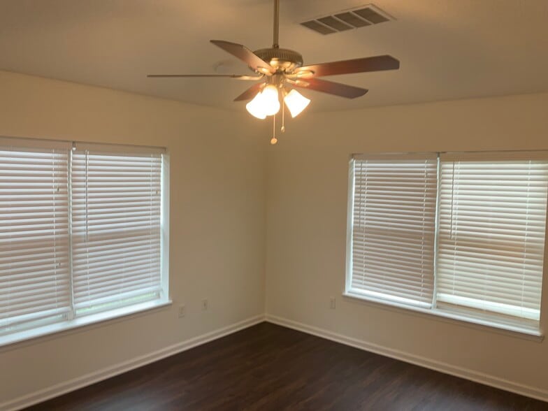 Building Photo - 139 Patriot Ln