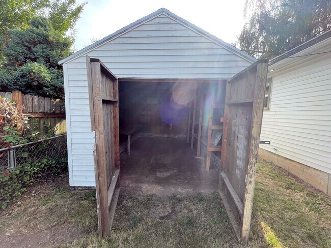 Building Photo - Cozy Kenton Home with Fenced Yard, Shed