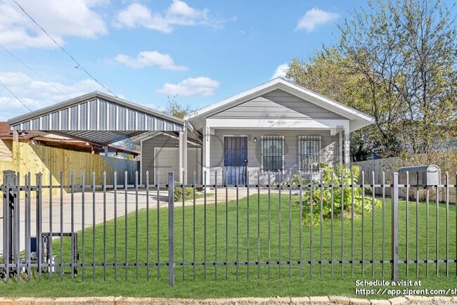 Building Photo - 3226 Navaro St