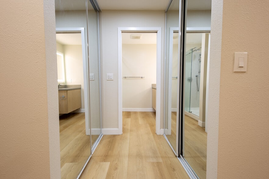 Building Photo - 3320 Judah St