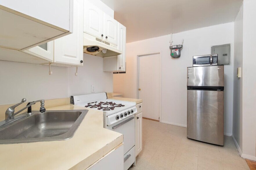 Building Photo - 312 E 93rd St