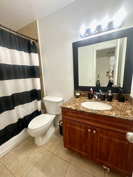 Building Photo - 14500 SW 88th Ave