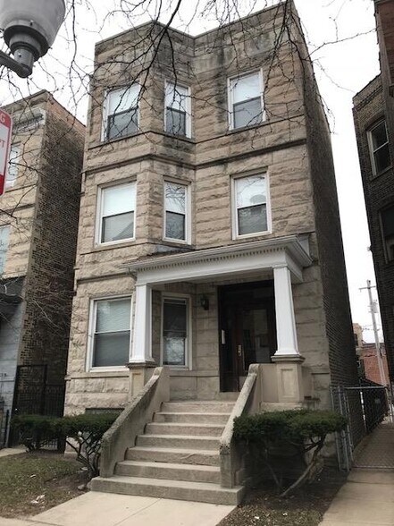 Building Photo - 3728 N Racine Ave