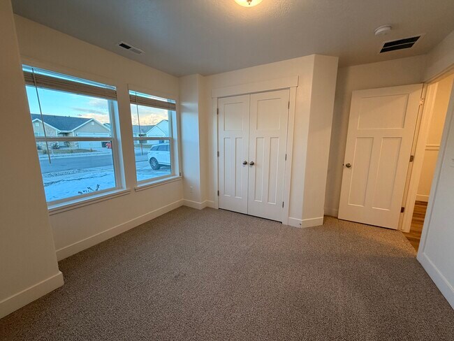 Building Photo - HC 528 C