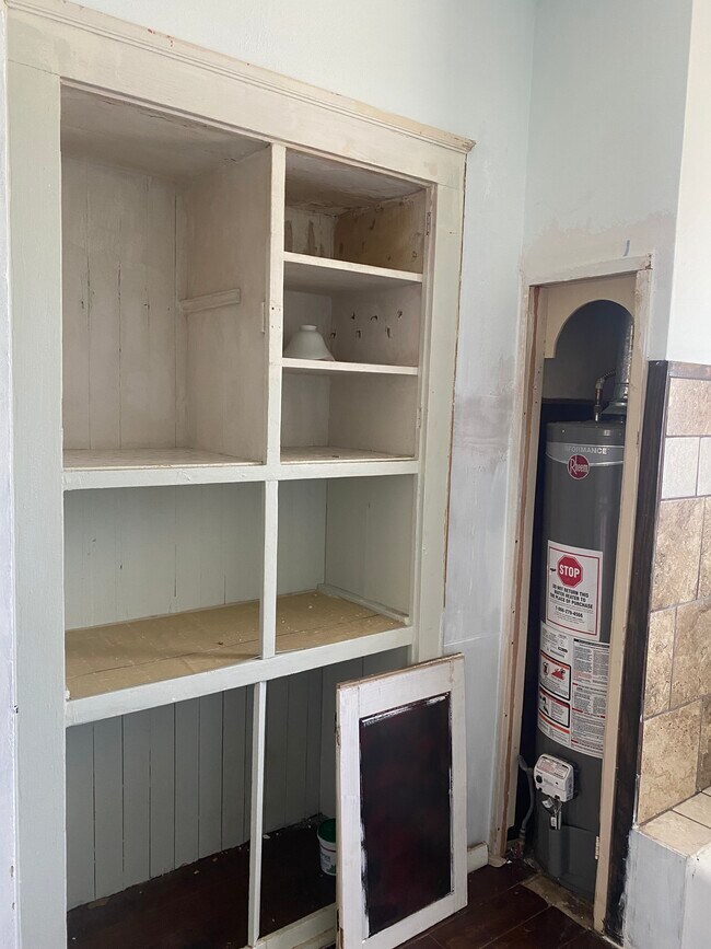 Bathroom storage - 1208 Fillmore St