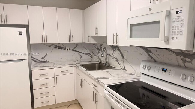 Building Photo - 7430 Miami Lakes Dr