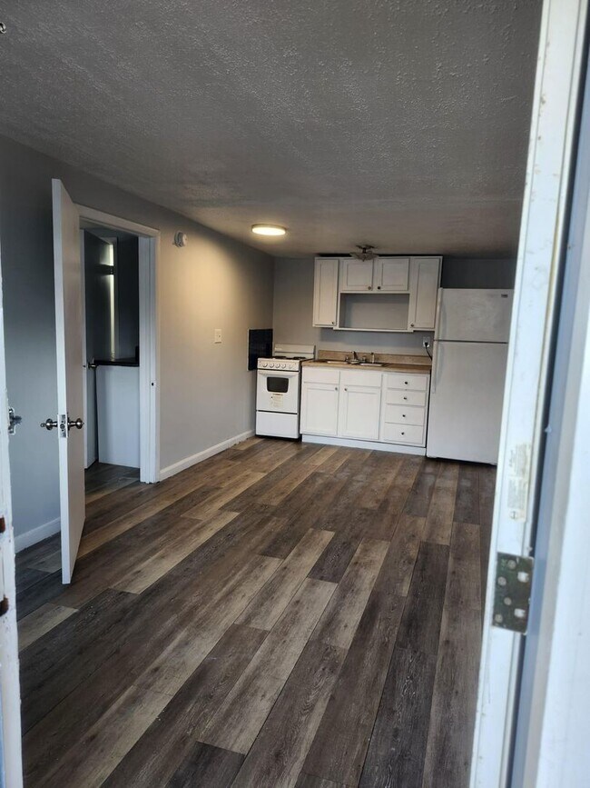 Building Photo - 1 Bed 1 Bath Apartment for Rent $950