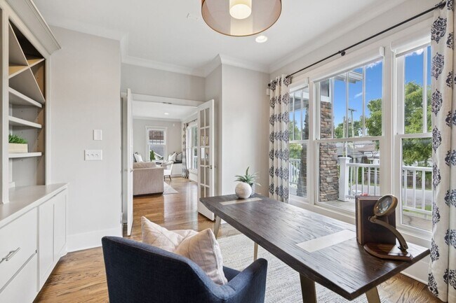 Building Photo - 2310 Vaulx Ln