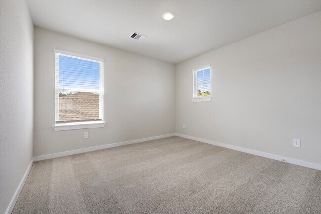 Building Photo - 251 Charles Rdg Dr