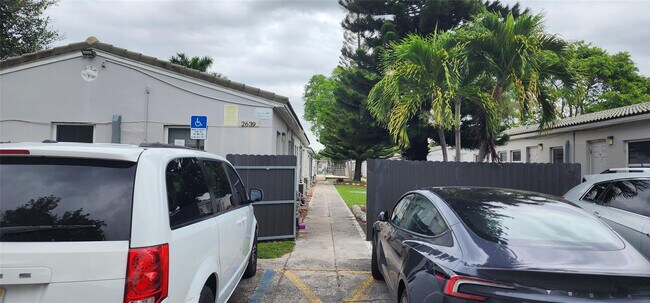 Building Photo - 2711 Lincoln St