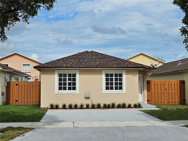 Primary Photo - 16165 SW 139th Ave