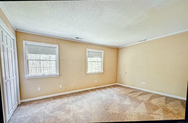 Building Photo - 136 Tunxis Village