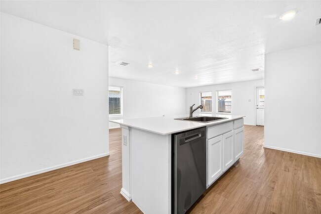 Building Photo - 27022 Breakaway Ln