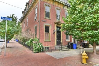 Building Photo - Charming 3 Bedroom on Verbeke St