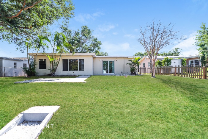 Building Photo - 1588 Eunice Ln