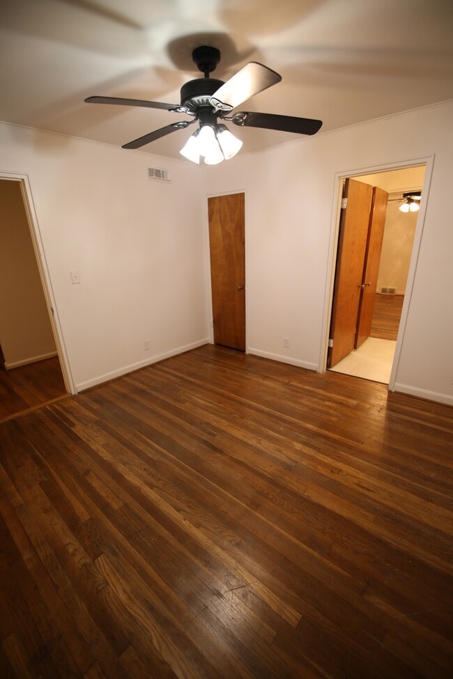 Building Photo - 3191 E Broad St