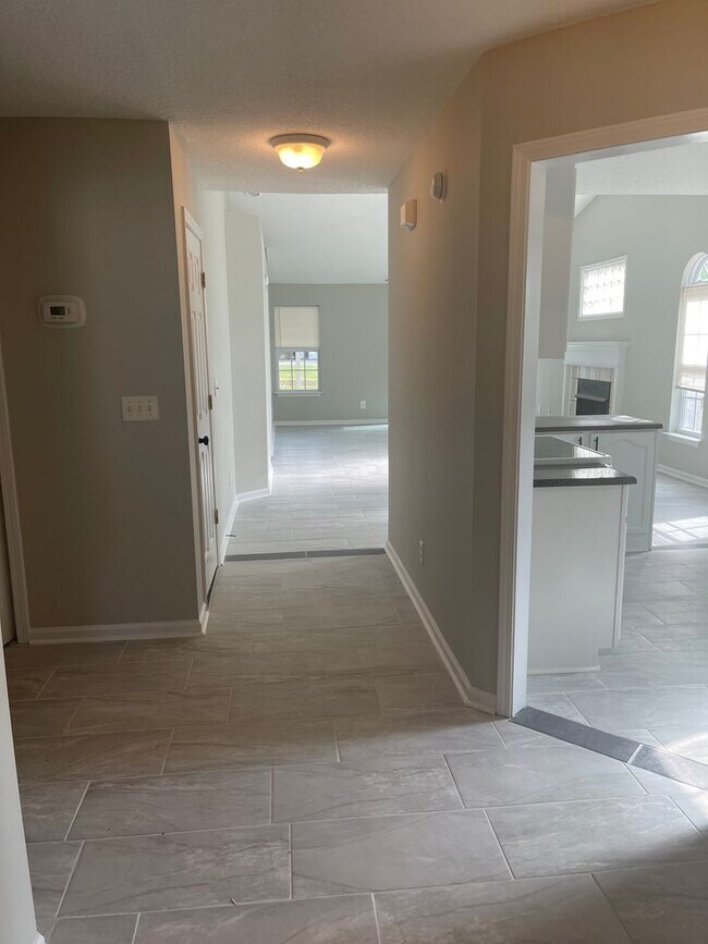 Building Photo - 267 Windridge Dr