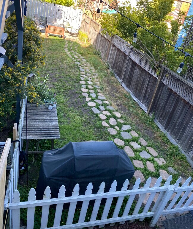 Building Photo - 649 5th Ave