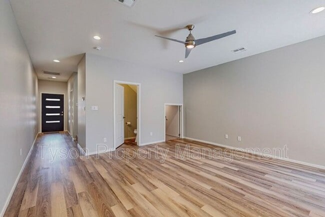 Building Photo - 4571 Villa Loma Ln NE