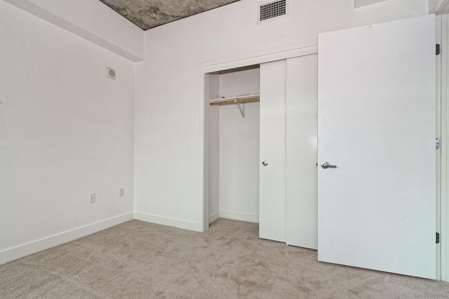 Building Photo - 801 Ash St