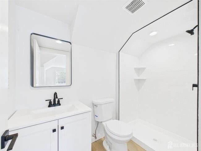 Building Photo - 10 W Railroad Ave