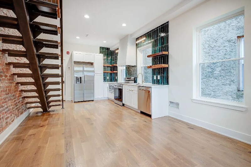 Building Photo - 2836 W Diamond St