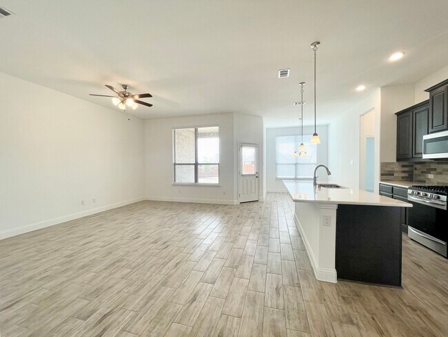 Building Photo - 2914 Bobcat Dr