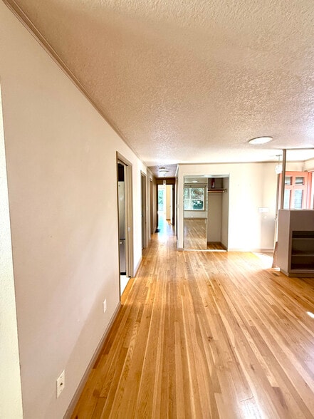 Building Photo - 9087 SW Monterey Pl