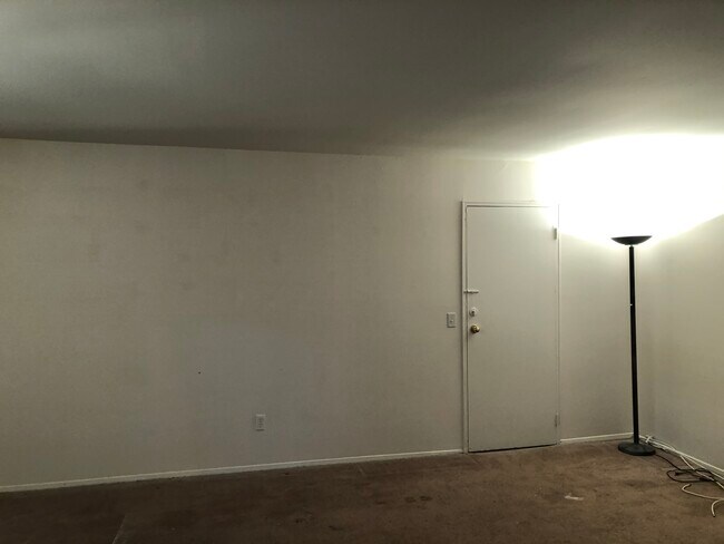 Building Photo - 1 Lake Ave