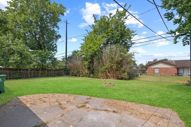 Building Photo - 8410 Bob White Dr