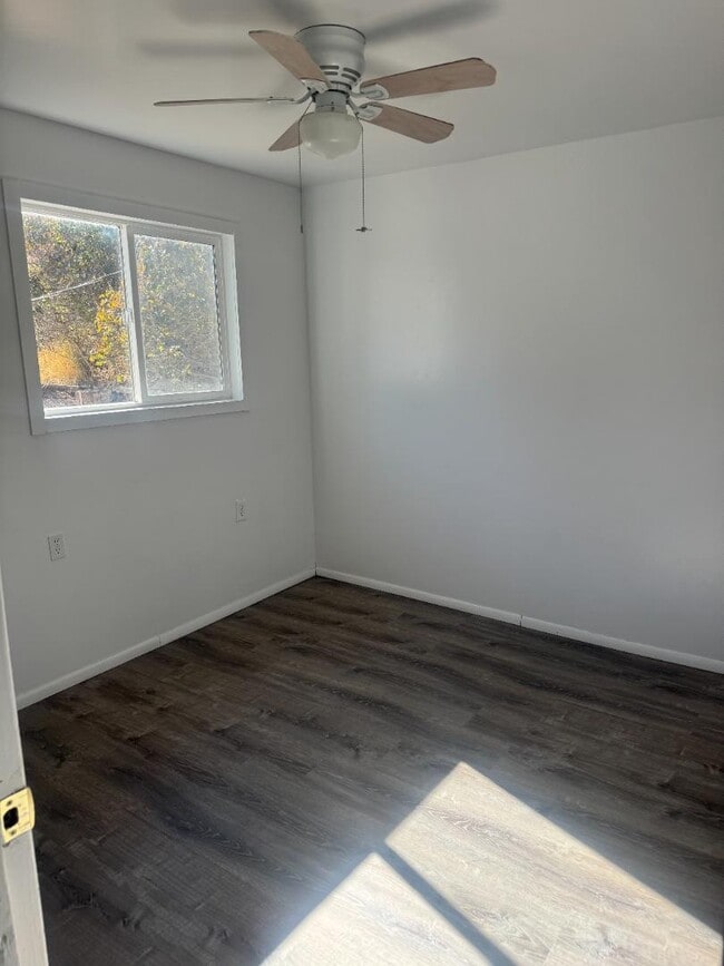 Building Photo - 119 Paper Collar Row