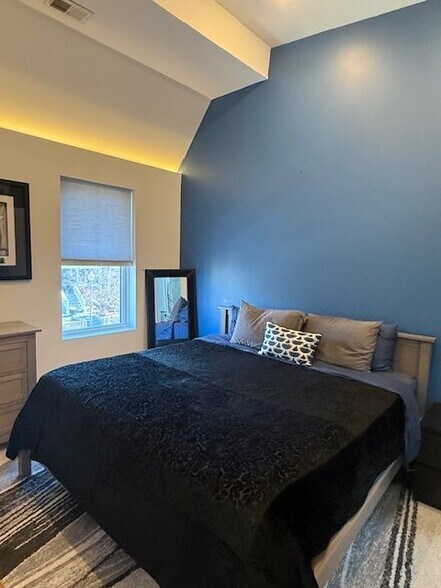 Building Photo - 1221 Oates St NE