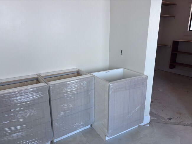 Building Photo - 5 bed 4.5 bath home with pool in Crimson Cliff Boundary