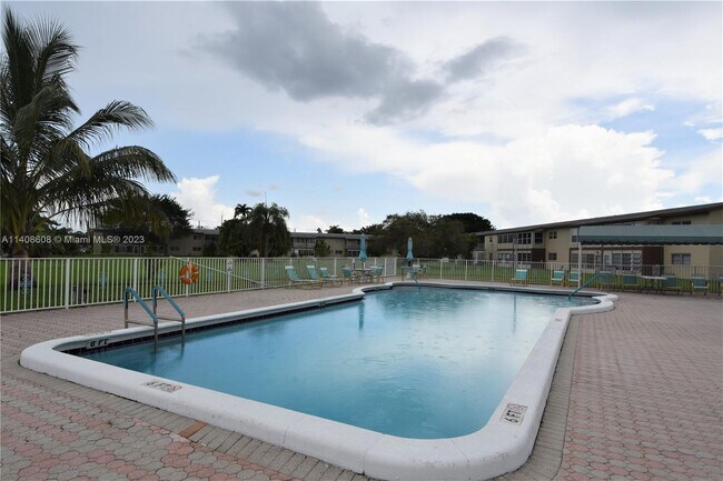 Building Photo - 7500 NW 5th Pl